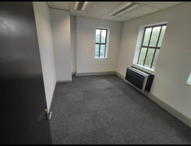 376M² OFFICE TO LET IN BRYANSTON